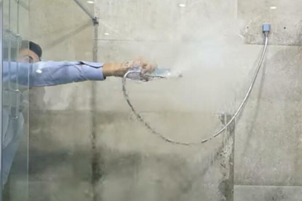 Rastvorite u toploj vodi i poprskajte staklo, slavinu i kadu: TUŠ POSTAĆE KAO NOV! - featured image Rastvorite u toploj vodi i poprskajte staklo, slavinu i kadu: TUŠ POSTAĆE KAO NOV! - featured image