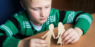 Niko nije znao da 9-godišnjak 2 godine živi sam, jer je bio čist i dobar đak: A kad su ušli u njegov dom skamenili su se Niko nije znao da 9-godišnjak 2 godine živi sam, jer je bio čist i dobar đak: A kad su ušli u njegov dom skamenili su se - featured image