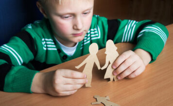 Niko nije znao da 9-godišnjak 2 godine živi sam, jer je bio čist i dobar đak: A kad su ušli u njegov dom skamenili su se Niko nije znao da 9-godišnjak 2 godine živi sam, jer je bio čist i dobar đak: A kad su ušli u njegov dom skamenili su se - featured image