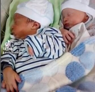 RODILA BLIZANCE, PA ZANEMELA OD ŠOKA: Lekari trčali da ih vide, otac mislio da je greška, sad imaju 5 godina i ČUDNI SU - featured image RODILA BLIZANCE, PA ZANEMELA OD ŠOKA: Lekari trčali da ih vide, otac mislio da je greška, sad imaju 5 godina i ČUDNI SU - featured image