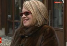 Udala se sa 16, sahranila dva brata, sina jedinca joj ranili: Bog je najvoljenijoj folk pevačici dao glas anđela, ali i sudbinu koja kida dušu Udala se sa 16, sahranila dva brata, sina jedinca joj ranili: Bog je najvoljenijoj folk pevačici dao glas anđela, ali i sudbinu koja kida dušu - featured image