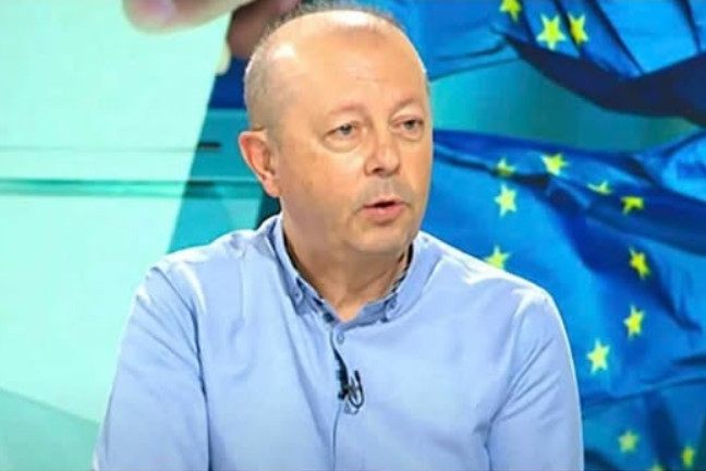 Ljudi misle da im je pao pritisak, a ustvari srce je stalo na trenutak: Srpski kardiolog otkrio šta prvo da uradite kad preskače i lupa - featured image Ljudi misle da im je pao pritisak, a ustvari srce je stalo na trenutak: Srpski kardiolog otkrio šta prvo da uradite kad preskače i lupa - featured image