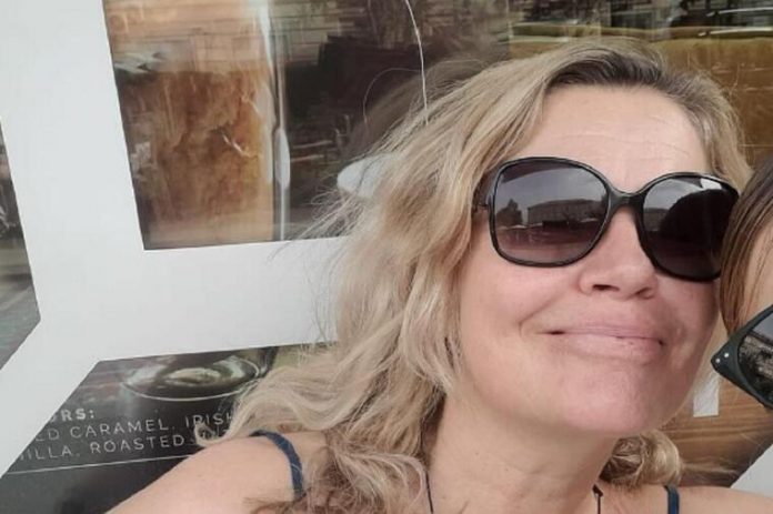 Rasturila brak Vojinu Ćetkoviću, navukla prezir, a otac joj omiljeni Srbin: Bivši joj ljubi 23 godine mlađu ćerku pevača - featured image Rasturila brak Vojinu Ćetkoviću, navukla prezir, a otac joj omiljeni Srbin: Bivši joj ljubi 23 godine mlađu ćerku pevača - featured image