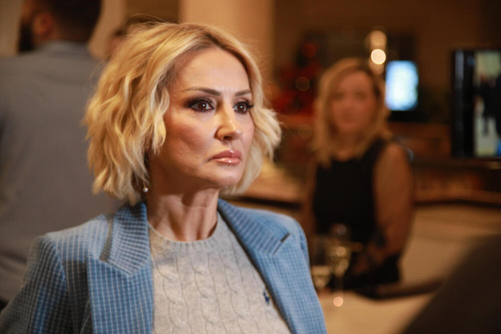 “Tukla bih te, sve bih vas zapalila!” Goca Tržan se obrušila na ĆERKU PEVAČICE! Ispao haos u emisiji uživo! - featured image “Tukla bih te, sve bih vas zapalila!” Goca Tržan se obrušila na ĆERKU PEVAČICE! Ispao haos u emisiji uživo! - featured image