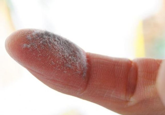 PRAŠINA U STANU ME NERVIRALA, A ONDA MI JE SVEKRVA DALA ODLIČAN RECEPT: Sad Čistim Kuću Trostruko Rjeđe, A SVE BLISTA - featured image PRAŠINA U STANU ME NERVIRALA, A ONDA MI JE SVEKRVA DALA ODLIČAN RECEPT: Sad Čistim Kuću Trostruko Rjeđe, A SVE BLISTA - featured image