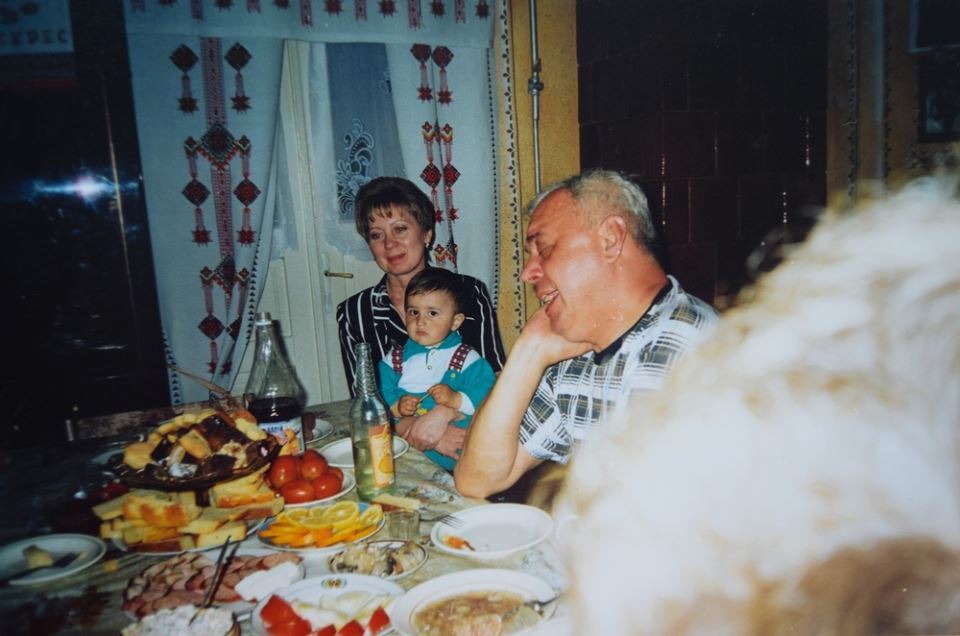 Radić sa Kosova je pored svoje žive žene, doveo drugu da mu rodi sina Miloja: Živeli su svi pod istim krovom, a kad je umro, celo selo je znalo istinu - featured image Radić sa Kosova je pored svoje žive žene, doveo drugu da mu rodi sina Miloja: Živeli su svi pod istim krovom, a kad je umro, celo selo je znalo istinu - featured image