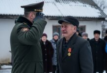 Deda je prodao svoj zlatni orden za hrabrost da bi kupio lekove komšinici: Svi su mu se smejali što je “pao nisko”, dok pred njegovu straćaru nije stigao general vojske. Deda je prodao svoj zlatni orden za hrabrost da bi kupio lekove komšinici: Svi su mu se smejali što je “pao nisko”, dok pred njegovu straćaru nije stigao general vojske. - featured image