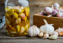 ULJE OD BIJELOG LUKA RJEŠAVA VELIKE PROBLEME: A Evo Kako Ga Napraviti, Recept Za Kojim Svijet LUDI! ULJE OD BIJELOG LUKA RJEŠAVA VELIKE PROBLEME: A Evo Kako Ga Napraviti, Recept Za Kojim Svijet LUDI! - content image