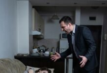 Ostavio ju je jer je ‘lenja i po ceo dan spava’: Na dan kada je potpisao razvod, stigao mu je paket iz bolnice sa njenim dnevnikom i umrlicom. Ostavio ju je jer je ‘lenja i po ceo dan spava’: Na dan kada je potpisao razvod, stigao mu je paket iz bolnice sa njenim dnevnikom i umrlicom. - featured image