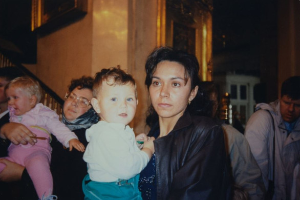 Jasminu iz Kragujevca je majka kao bebu povila u plastičnu kesu i dala u dom: “Kad me je videla posle 35 godina, pala je na pod” - featured image Jasminu iz Kragujevca je majka kao bebu povila u plastičnu kesu i dala u dom: “Kad me je videla posle 35 godina, pala je na pod” - featured image