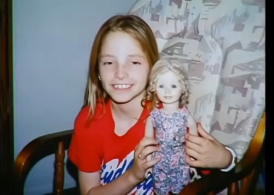 Izašla je da kupi sladoled i tu joj se gubi svaki trag: Roditelji je 19 godina bezuspešno tražili, a onda su dobili novčanicu sa neobičnom porukom - featured image Izašla je da kupi sladoled i tu joj se gubi svaki trag: Roditelji je 19 godina bezuspešno tražili, a onda su dobili novčanicu sa neobičnom porukom - featured image