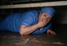 Noć kada je istina ispuzala ispod kreveta: hrabrost jedne sanitarke razotkrila tihi teror u sobi broj 7 Noć kada je istina ispuzala ispod kreveta: hrabrost jedne sanitarke razotkrila tihi teror u sobi broj 7 - featured image