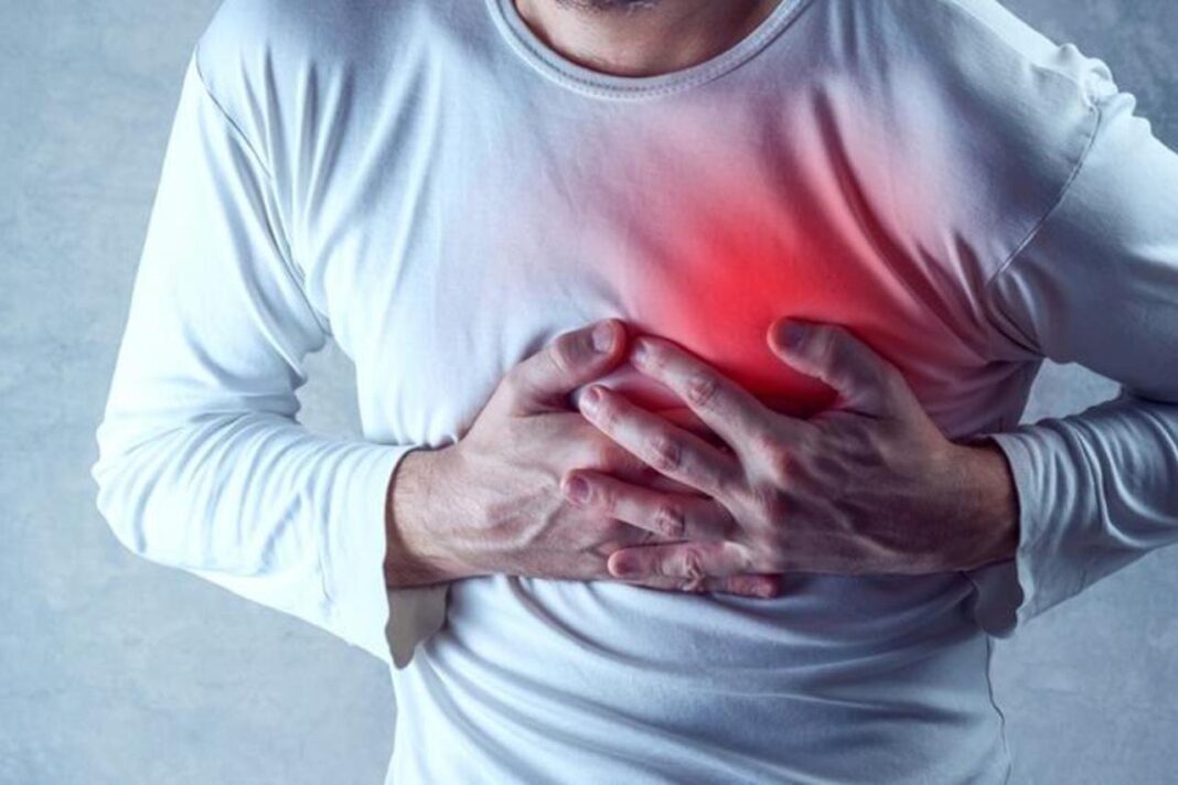 Mjesec dana prije srčanog udara vaše tijelo šalje upozorenje: 8 znakova da ste u opasnosti - featured image