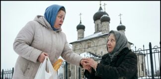 „Noćni gost: šta je žena videla u odrazu u ogledalu, dok je muž mislio da spava“ „Noćni gost: šta je žena videla u odrazu u ogledalu, dok je muž mislio da spava“ - featured image