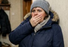 Svekrva, jecajući, javila mi je o pogibiji mog muža i odvezla me da identifikujem telo, ali, vraćajući se kući po zaboravljeni pasoš, videla sam „neverovatnu“ sliku… 😲😲😲 Svekrva, jecajući, javila mi je o pogibiji mog muža i odvezla me da identifikujem telo, ali, vraćajući se kući po zaboravljeni pasoš, videla sam „neverovatnu“ sliku… 😲😲😲 - featured image