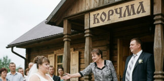 Četiri sata sam se borila za život petogodišnjeg dečaka. Zakasnila sam na vlastito venčanje, a 20 osoba iz porodice mog budućeg muža mi je blokiralo put: „Skloni se, sin se već oženio s drugom!“ Ali kad su saznali čije dete sam spasila… Svi su odmah postali loše… 😲😲😲 Četiri sata sam se borila za život petogodišnjeg dečaka. Zakasnila sam na vlastito venčanje, a 20 osoba iz porodice mog budućeg muža mi je blokiralo put: „Skloni se, sin se već oženio s drugom!“ Ali kad su saznali čije dete sam spasila… Svi su odmah postali loše… 😲😲😲 - featured image