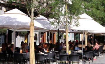 Gost zvao konobara da mu objasni grešku REKAVŠI: “Momak, šta si ti imao iz matematike”, a zbog njegovog odgovora je propao u zemlju… Gost zvao konobara da mu objasni grešku REKAVŠI: “Momak, šta si ti imao iz matematike”, a zbog njegovog odgovora je propao u zemlju… - featured image