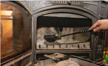 Ne bacajte pepeo iz peći: Samo stavite šaku u ćošak kuće i riješite problem koji sve izluđuje zimi Ne bacajte pepeo iz peći: Samo stavite šaku u ćošak kuće i riješite problem koji sve izluđuje zimi - featured image