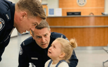 Devojčica došla u policiju da prizna „zločin“ – ono što je rekla rasplakalo je sve prisutne Devojčica došla u policiju da prizna „zločin“ – ono što je rekla rasplakalo je sve prisutne - featured image