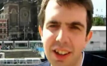 Zbog čoveka koji ima najveću “muškost”, devojka dobila potres mozga: Način na koji ga sakriva odećom mnoge ostavi u čudu Zbog čoveka koji ima najveću “muškost”, devojka dobila potres mozga: Način na koji ga sakriva odećom mnoge ostavi u čudu - featured image