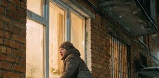 Tajni plan muža: žena je poslušala šapat sina i otkrila u kući ono što je muž pripremao za njihov povratak. Tajni plan muža: žena je poslušala šapat sina i otkrila u kući ono što je muž pripremao za njihov povratak. - featured image