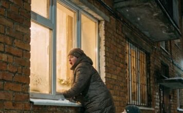 Tajni plan muža: žena je poslušala šapat sina i otkrila u kući ono što je muž pripremao za njihov povratak. Tajni plan muža: žena je poslušala šapat sina i otkrila u kući ono što je muž pripremao za njihov povratak. - featured image