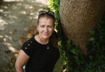 Nakon što sam sahranila muža u njegovim stvarima sam pronašla USB koji mi je promenio život: Ono što sam otkrila ne bi poželela ni najgorem neprijatelju Nakon što sam sahranila muža u njegovim stvarima sam pronašla USB koji mi je promenio život: Ono što sam otkrila ne bi poželela ni najgorem neprijatelju - featured image