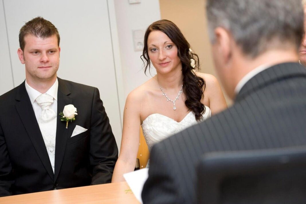 JOŠ NA VJENČANJU ZNAMO KO ĆE SE RAZVESTI: Matičari otkrili šta odaje parove! Ovo su NEPOGRIJEŠIVI ZNACI da će DOĆI do razlaza - featured image