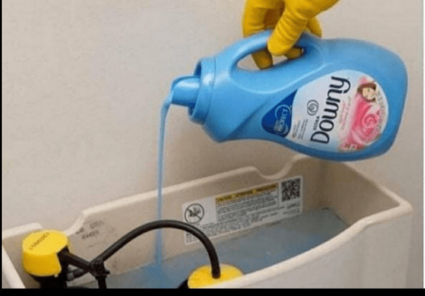 ŽENA SIPALA OVO U VODOKOTLIĆ I IZAZVALA BURU NA INTERNETU: Kupatilo joj miriše mjesecima, a caka nikad prostija - featured image ŽENA SIPALA OVO U VODOKOTLIĆ I IZAZVALA BURU NA INTERNETU: Kupatilo joj miriše mjesecima, a caka nikad prostija - featured image