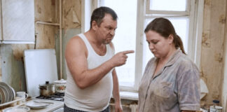 „Pakuj se i idi u selo kod svojih svinja koje su ti ostale u nasledstvo!“ — smeškao se muž, izbacujući Dašu iz kuće. Ali, nakon godinu dana, čuvši za nju u vijestima, odmah je otišao u selo i ODUŠEVIO SE onim što je video… 😲😲😲 „Pakuj se i idi u selo kod svojih svinja koje su ti ostale u nasledstvo!“ — smeškao se muž, izbacujući Dašu iz kuće. Ali, nakon godinu dana, čuvši za nju u vijestima, odmah je otišao u selo i ODUŠEVIO SE onim što je video… 😲😲😲 - featured image