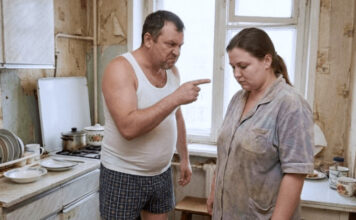 „Pakuj se i idi u selo kod svojih svinja koje su ti ostale u nasledstvo!“ — smeškao se muž, izbacujući Dašu iz kuće. Ali, nakon godinu dana, čuvši za nju u vijestima, odmah je otišao u selo i ODUŠEVIO SE onim što je video… 😲😲😲 „Pakuj se i idi u selo kod svojih svinja koje su ti ostale u nasledstvo!“ — smeškao se muž, izbacujući Dašu iz kuće. Ali, nakon godinu dana, čuvši za nju u vijestima, odmah je otišao u selo i ODUŠEVIO SE onim što je video… 😲😲😲 - featured image