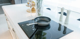 ŽENA PODIJELILA TRIK I ODUŠEVILA SVE: Evo kako se čisti keramička ploča, zaboravite na kupovna sredstva – OVAKO ĆE BITI BLISTAVA I BEZ MRLJE (RECEPT) ŽENA PODIJELILA TRIK I ODUŠEVILA SVE: Evo kako se čisti keramička ploča, zaboravite na kupovna sredstva – OVAKO ĆE BITI BLISTAVA I BEZ MRLJE (RECEPT) - featured image