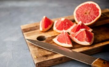 Ako pijete lijekove za srce ili pritisak, ovu voćku nikako ne smijete jesti – terapija može postati otrov Ako pijete lijekove za srce ili pritisak, ovu voćku nikako ne smijete jesti – terapija može postati otrov - featured image