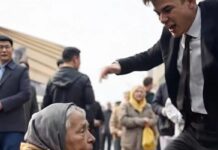 Čovek u skupom odelu na pijaci je maltretirao baku koja je samo prodavala povrće i uništio joj svu robu — ali nije mogao ni da zamisli kakva ga kazna čeka veoma uskoro. Čovek u skupom odelu na pijaci je maltretirao baku koja je samo prodavala povrće i uništio joj svu robu — ali nije mogao ni da zamisli kakva ga kazna čeka veoma uskoro. - featured image