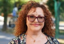 Da li se ovako oblači žena u šezdesetim? Ana Bekuta novim stajlingom izazvala haos na Instagramu, da li biste vi nosili ovo na glavi? (FOTO) Da li se ovako oblači žena u šezdesetim? Ana Bekuta novim stajlingom izazvala haos na Instagramu, da li biste vi nosili ovo na glavi? (FOTO) - featured image