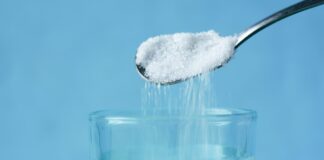 Čaša slane vode je nešto što bi obavezno trebali svaki dan piti, evo zašto Čaša slane vode je nešto što bi obavezno trebali svaki dan piti, evo zašto - featured image