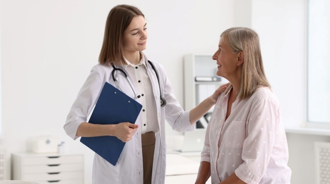 Ginekolog moli žene starije od 50 godina da usvoje jednu naviku - featured image Ginekolog moli žene starije od 50 godina da usvoje jednu naviku - featured image