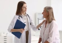 Ginekolog moli žene starije od 50 godina da usvoje jednu naviku Ginekolog moli žene starije od 50 godina da usvoje jednu naviku - featured image