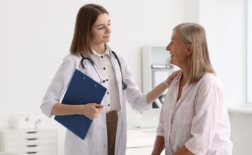 Ginekolog moli žene starije od 50 godina da usvoje jednu naviku Ginekolog moli žene starije od 50 godina da usvoje jednu naviku - featured image