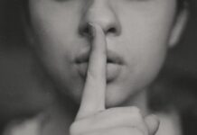 7 tihih znakova da se žena umorila od svega, a niko ne primjećuje 7 tihih znakova da se žena umorila od svega, a niko ne primjećuje - featured image