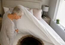 Snaha je gotovo svaki dan mijenjala posteljinu, opravdavajući ljubav prema čistoći: ali jednog dana svekrva je podigla deku, ugledala čudan trag na plahti i saznala strašnu tajnu o svojoj snahi 😲😨 Snaha je gotovo svaki dan mijenjala posteljinu, opravdavajući ljubav prema čistoći: ali jednog dana svekrva je podigla deku, ugledala čudan trag na plahti i saznala strašnu tajnu o svojoj snahi 😲😨 - featured image