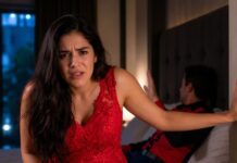 „Moj muž mi je rekao da uzmem taksi dok sam bila na porođaju… a samo nekoliko dana kasnije pojavio se sa svojom ljubavnicom, zahtevajući da vidi bebu koju je napustio. „Moj muž mi je rekao da uzmem taksi dok sam bila na porođaju… a samo nekoliko dana kasnije pojavio se sa svojom ljubavnicom, zahtevajući da vidi bebu koju je napustio. - featured image