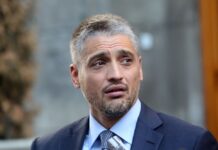 Spojila ih Ružica Đinđić, dobili 4 dece, pa doživeli nasilje i krah: Evo koja žena je razlog kraha braka Čede Jovanovića! Kad vidite o kome se radi neće vam bit dobro! Spojila ih Ružica Đinđić, dobili 4 dece, pa doživeli nasilje i krah: Evo koja žena je razlog kraha braka Čede Jovanovića! Kad vidite o kome se radi neće vam bit dobro! - featured image