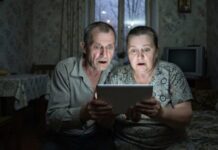 Istina sa groba: kamera je otkrila ljubav koju roditelji nisu poznavali Istina sa groba: kamera je otkrila ljubav koju roditelji nisu poznavali - featured image