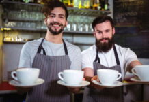 Ako ste ikada pomogli konobaru da pokupi čaše i tanjire sa stola, psihologija o vama kaže OVO Ako ste ikada pomogli konobaru da pokupi čaše i tanjire sa stola, psihologija o vama kaže OVO - featured image