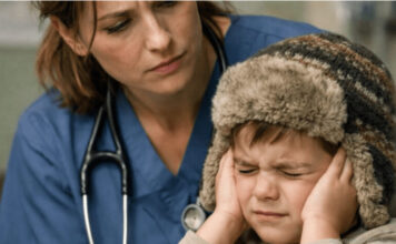 Jedan osmogodišnji dečak nosio je zimsku kapu po velikoj vrućini i odbijao da je skine čak i tokom časova skoro 40 dana: kada je školska medicinska sestra konačno skinula kapu, bila je zgrožena onim što je videla 😱😱 Jedan osmogodišnji dečak nosio je zimsku kapu po velikoj vrućini i odbijao da je skine čak i tokom časova skoro 40 dana: kada je školska medicinska sestra konačno skinula kapu, bila je zgrožena onim što je videla 😱😱 - featured image