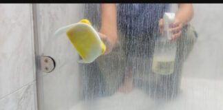 Rastvorite u toploj vodi i poprskajte staklo, slavinu i kadu: TUŠ POSTAĆE KAO NOV! Rastvorite u toploj vodi i poprskajte staklo, slavinu i kadu: TUŠ POSTAĆE KAO NOV! - featured image