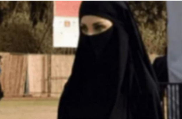 Na glavi burka, a dole haos, bruka i sramota: Ova djevojka je postala viralni hit, dobro pogledajte donji dio slike, auu - featured image Na glavi burka, a dole haos, bruka i sramota: Ova djevojka je postala viralni hit, dobro pogledajte donji dio slike, auu - featured image