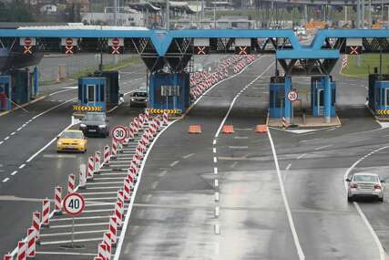 NOVA PRAVILA NA GRANICAMA: Od 10. aprila putnike čekaju važne promjene – evo šta trebate znati - featured image NOVA PRAVILA NA GRANICAMA: Od 10. aprila putnike čekaju važne promjene – evo šta trebate znati - featured image