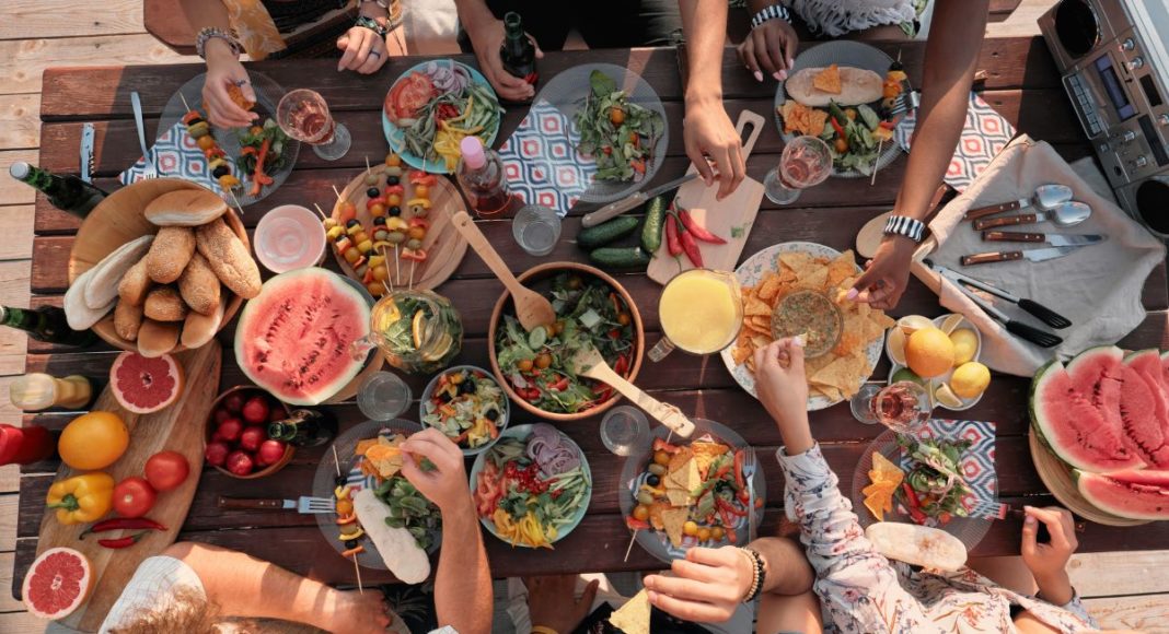 SVEKRVA JE DOŠLA KOD NAS NA VEČERU, A ZBOG ONOG ŠTO JE URADILA IZBACILA SAM JE IZ KUĆE: Muž je sad ljut na mene – ŠTA VI MISLITE? - featured image SVEKRVA JE DOŠLA KOD NAS NA VEČERU, A ZBOG ONOG ŠTO JE URADILA IZBACILA SAM JE IZ KUĆE: Muž je sad ljut na mene – ŠTA VI MISLITE? - featured image